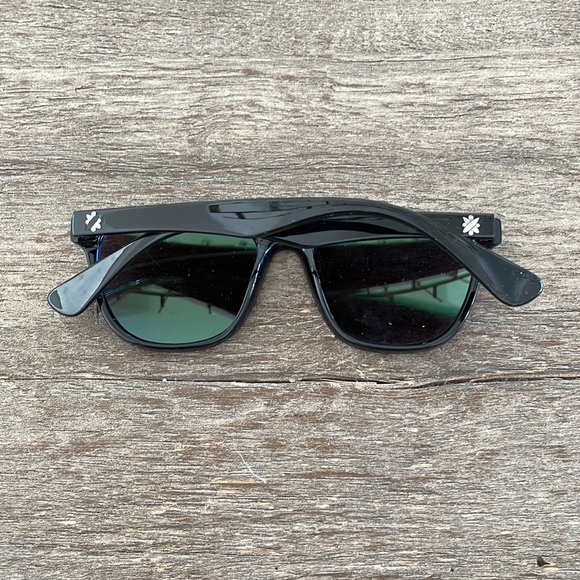 Quiksilver Boardriders boys sunglasses - Picture 2 of 4